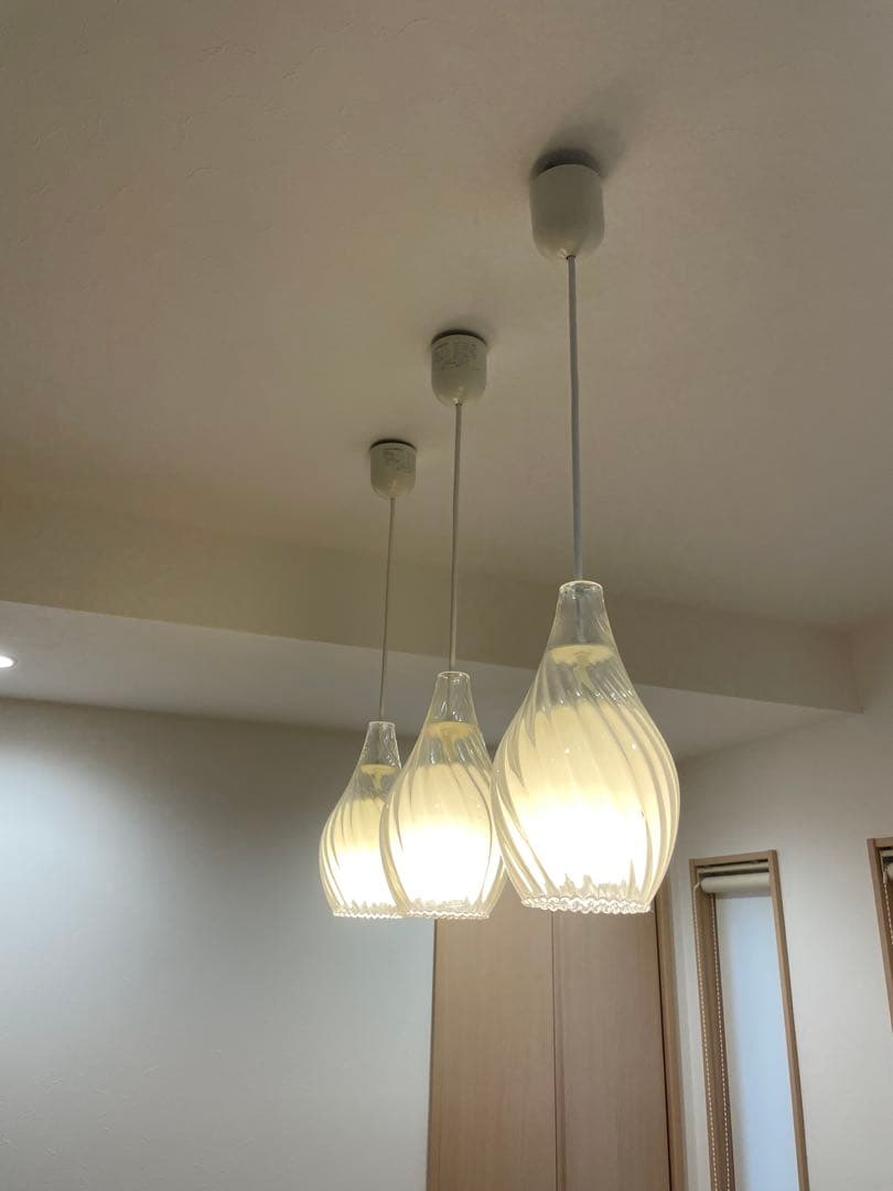ホワイトガラス ペンダントライト 3灯