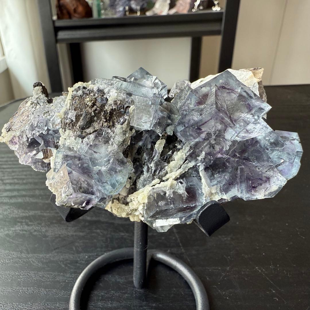 天然石カルサイト&ウォルフラマイト共生のフローライト原石NO.062313