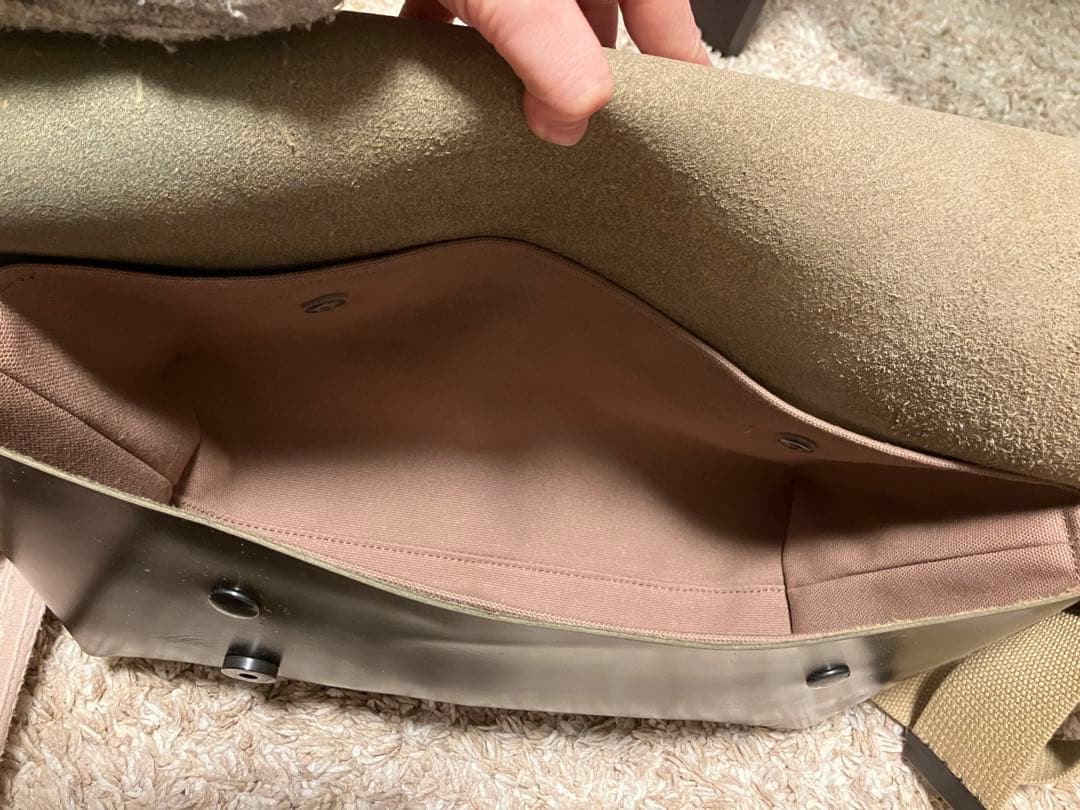 【新品タグ付き】Uni&co ダークグリーン メッセンジャーバッグ