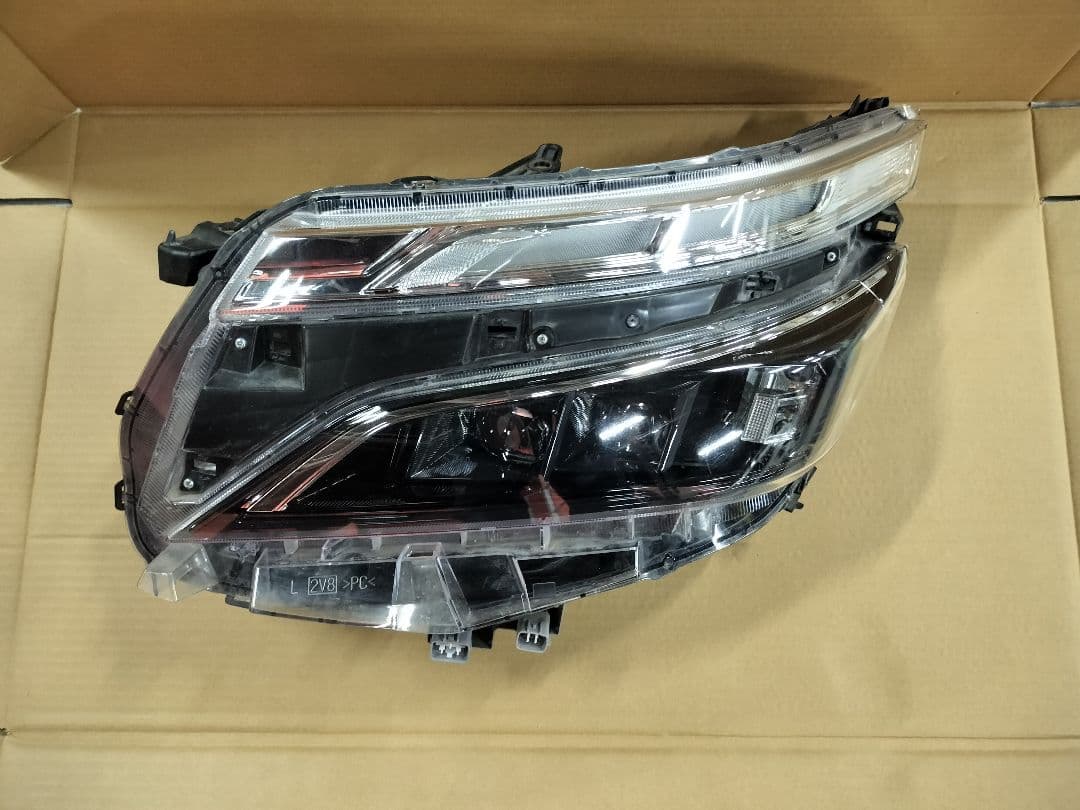 値下げ！ヴォクシー 80系後期 左ヘッドライト 85 ヘッドランプ VOXY