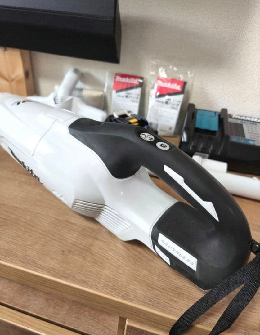 美品【土日限定お値下げ】マキタ掃除機CL282FD 18vバッテリー/急速充電器