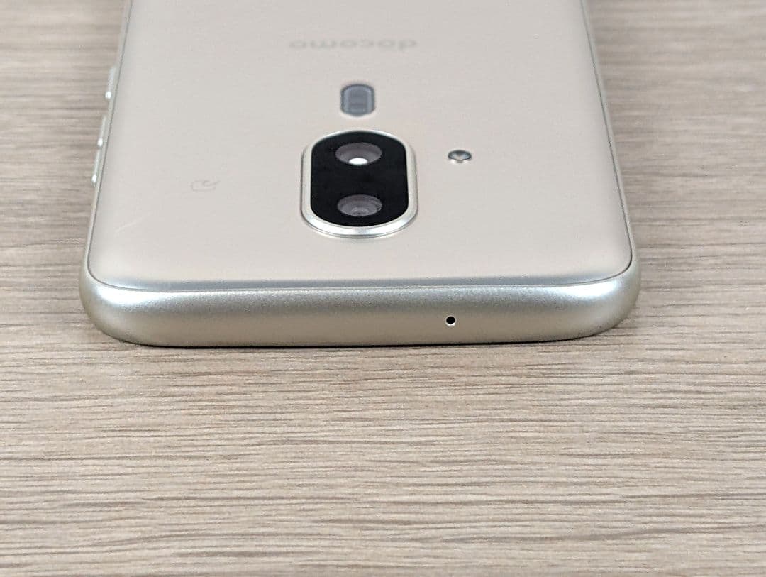 【美品】docomo らくらくスマートフォン F-53E ゴールド