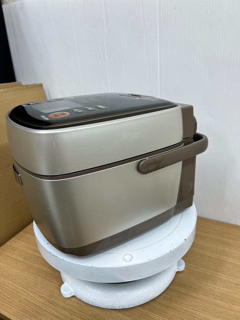 三菱IH炊飯器 5.5合（型番：NJ-ST06R-N）2016年製