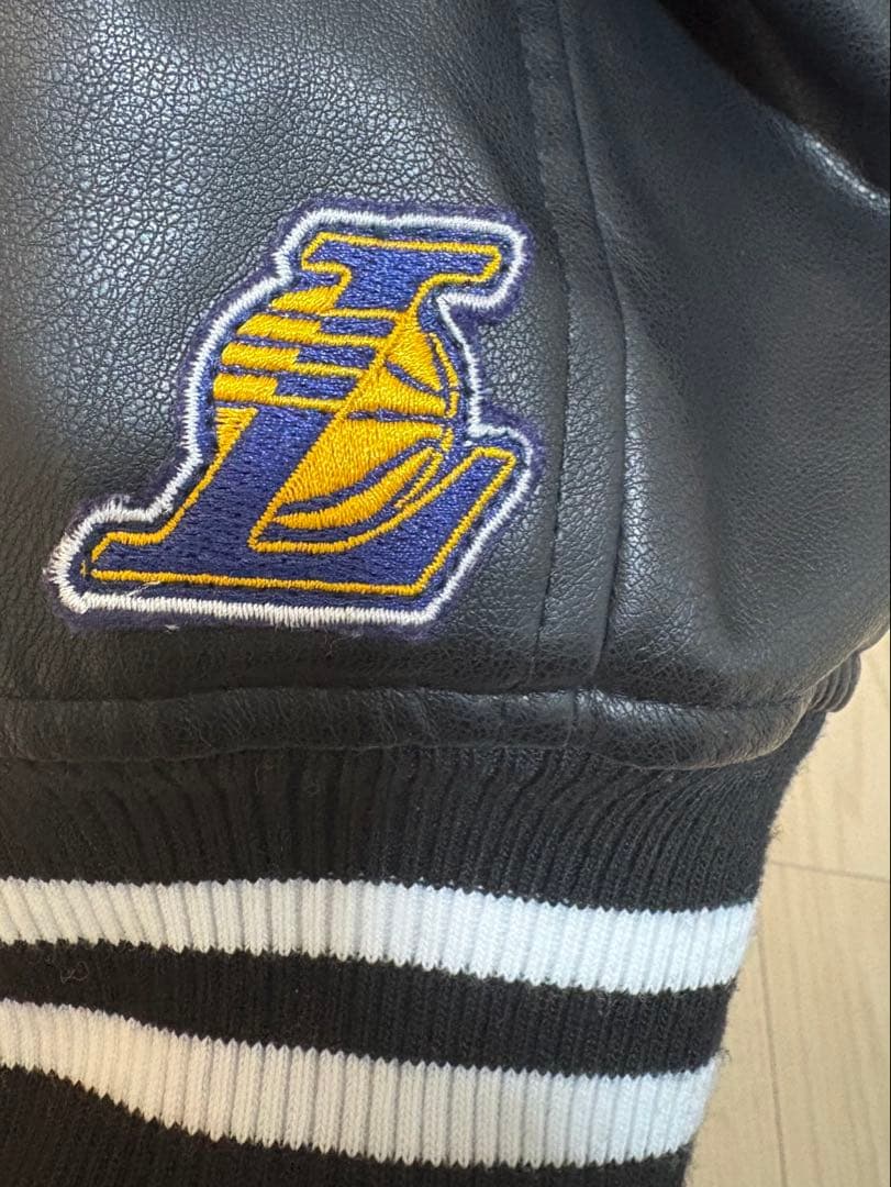 ロサンゼルスレイカーズ　スタジアムジャケット