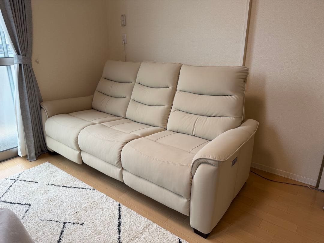 (直接引き取り限定)3人掛けテーブル付き電動リクライニングソファ