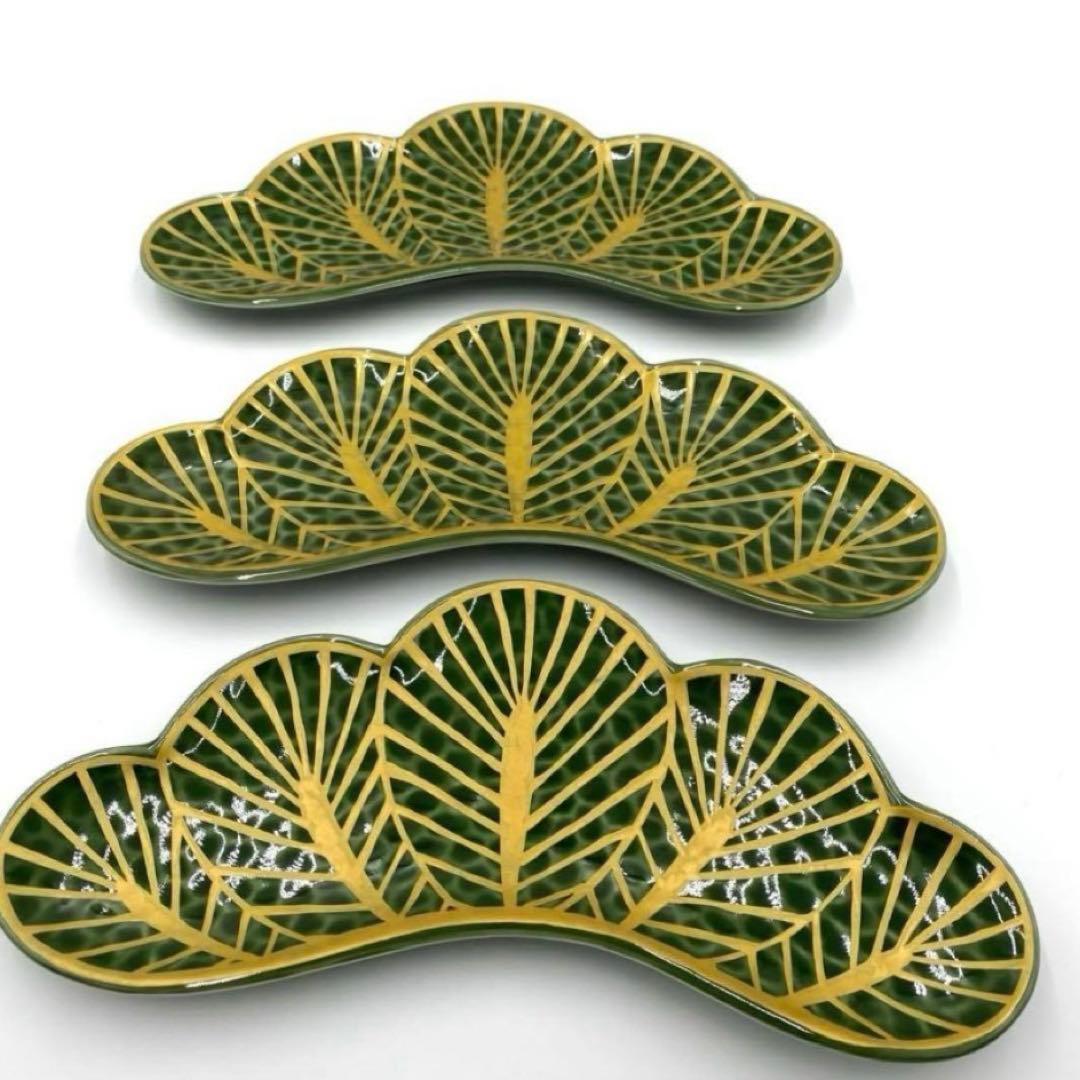 【新品】【大人気】有田焼幸楽窯　錦茶緑金松葉形前菜皿3枚セット　縁起物
