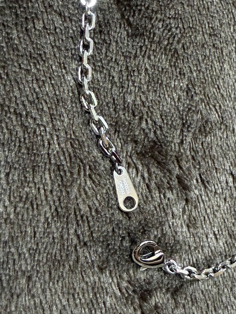 ヴィトンネックレス、ハイブランドショッパーと箱とチャーム