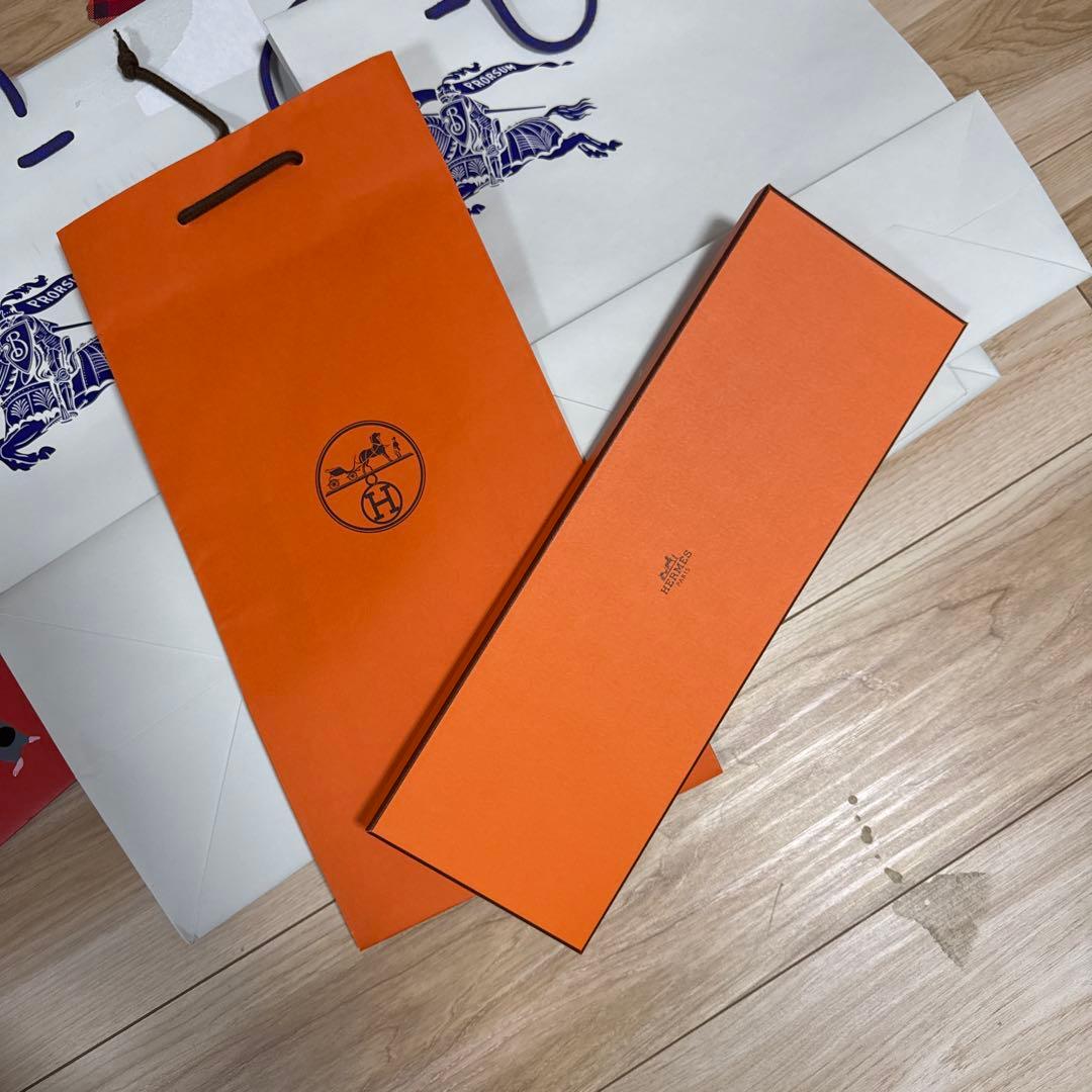 ヴィトンネックレス、ハイブランドショッパーと箱とチャーム