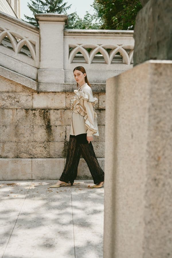 年末セール Eaphi FEELING FRILLS BLOUSE