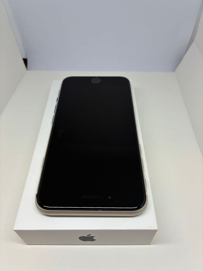 【超美品】iPhone SE3 128G スターライト　SIMフリー　新品電池