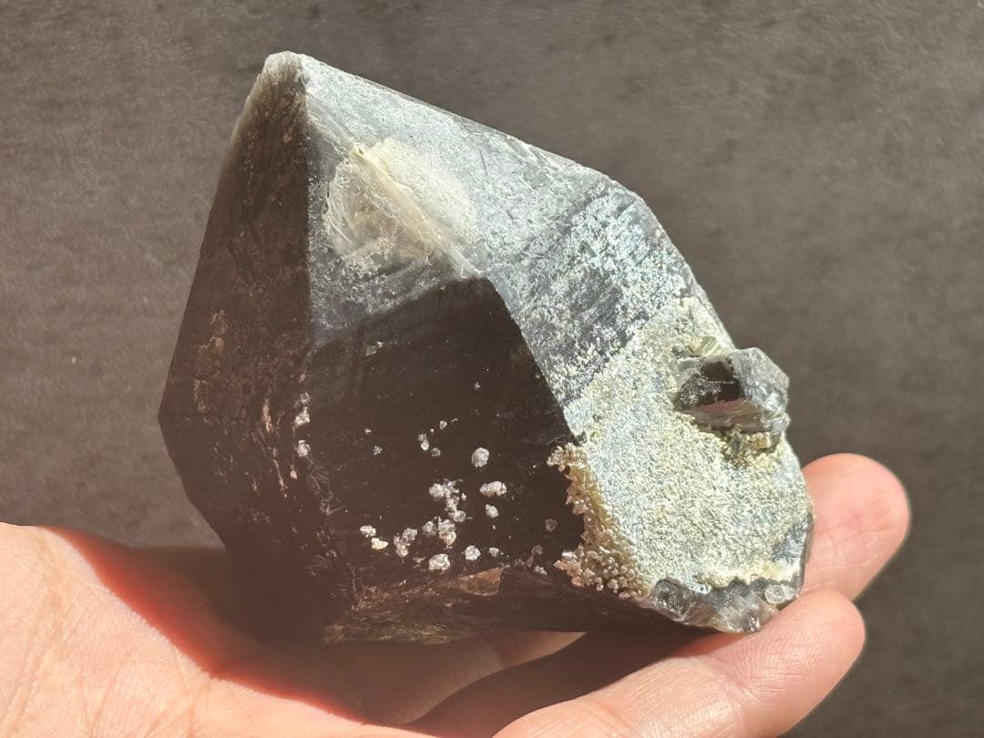 《スノーキャップモリオン原石＊パイライト共生》