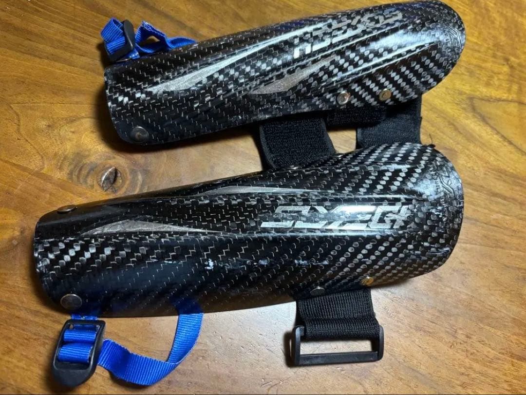 SLYTECH アームガード　カーボン製　fromイタリア