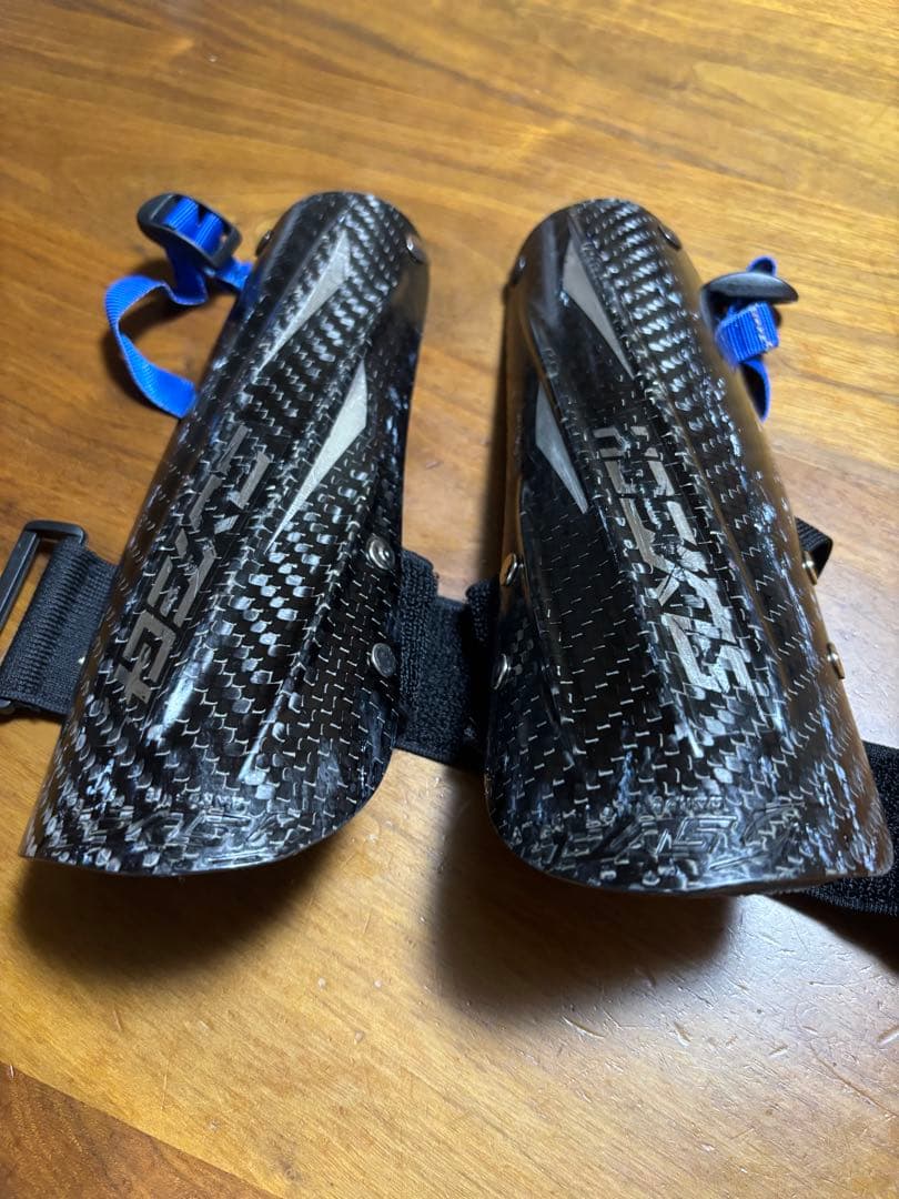 SLYTECH アームガード　カーボン製　fromイタリア