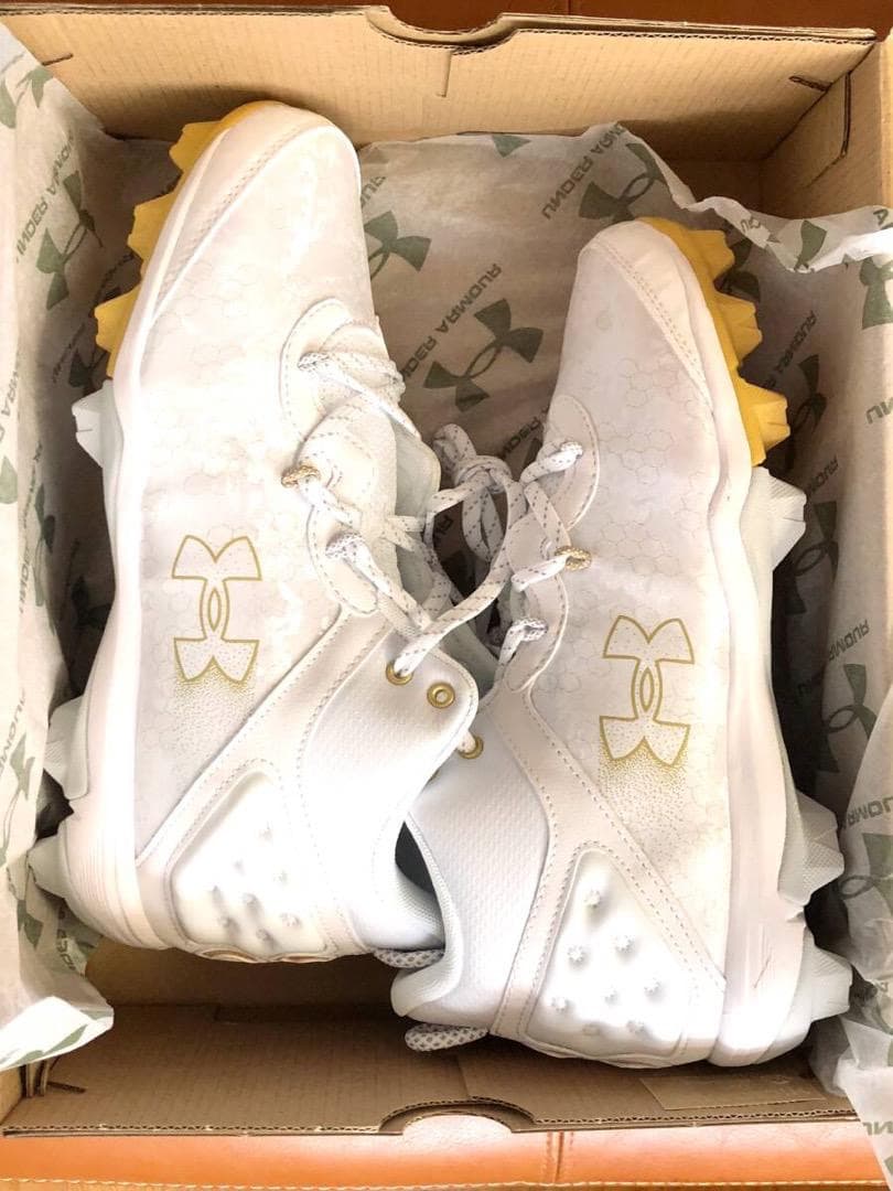 新品2025年USA国内限定アンダーアーマー野球ハーパー8MidRm28.5cm