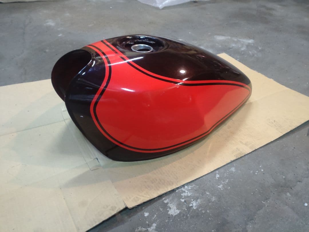 ゼファー400χ　タンク