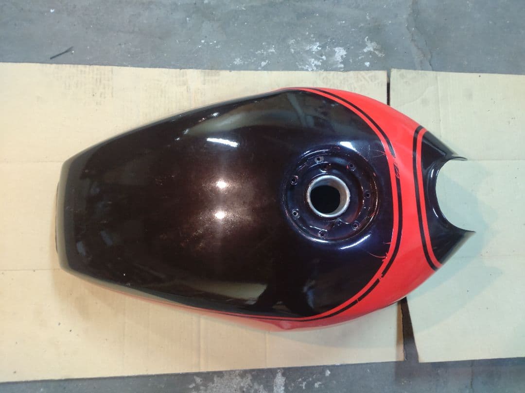 ゼファー400χ　タンク