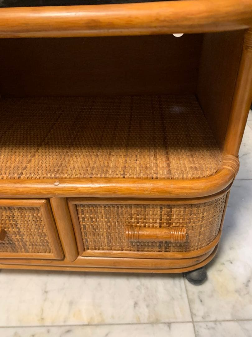 昭和レトロ★キャスター付きラタンのテレビ台　天板回転式で便利　籐　テレビ台
