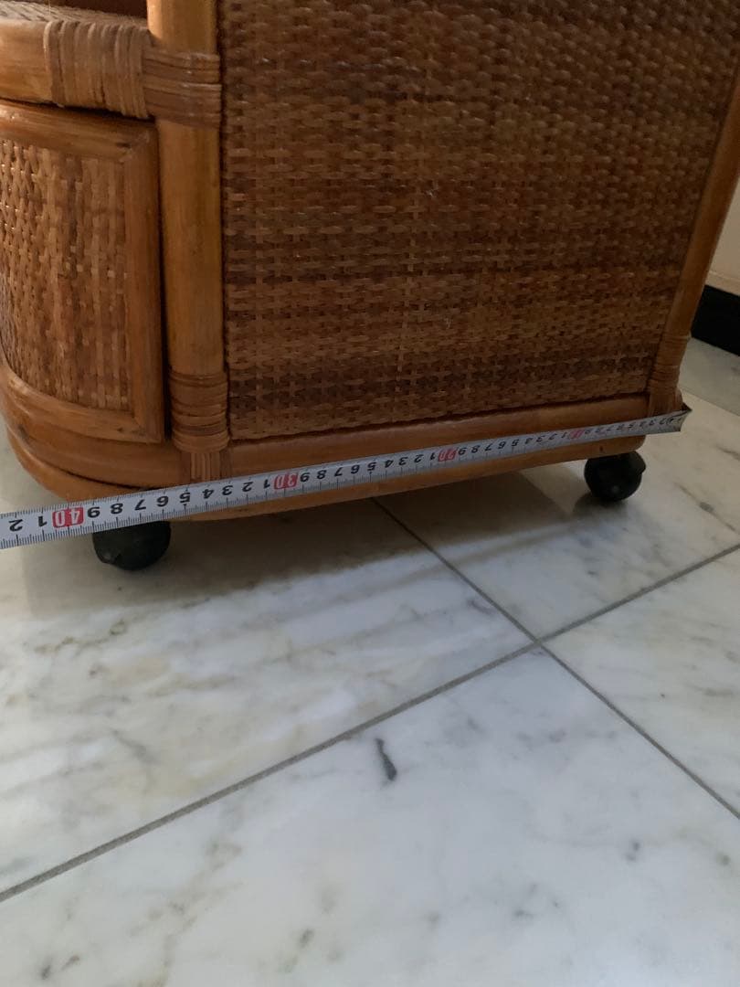昭和レトロ★キャスター付きラタンのテレビ台　天板回転式で便利　籐　テレビ台