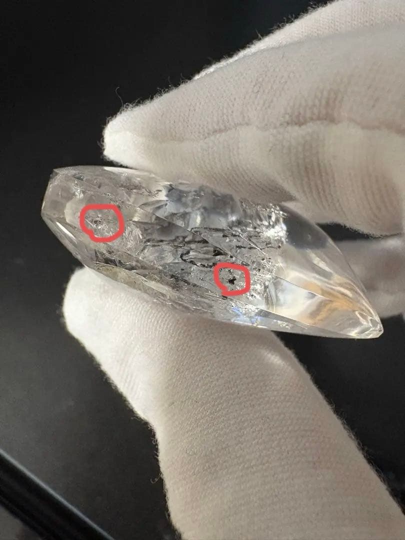 虹入り透明　水入りハート型水晶　エレスチャル 黒い流砂、古代水入り（2箇所）