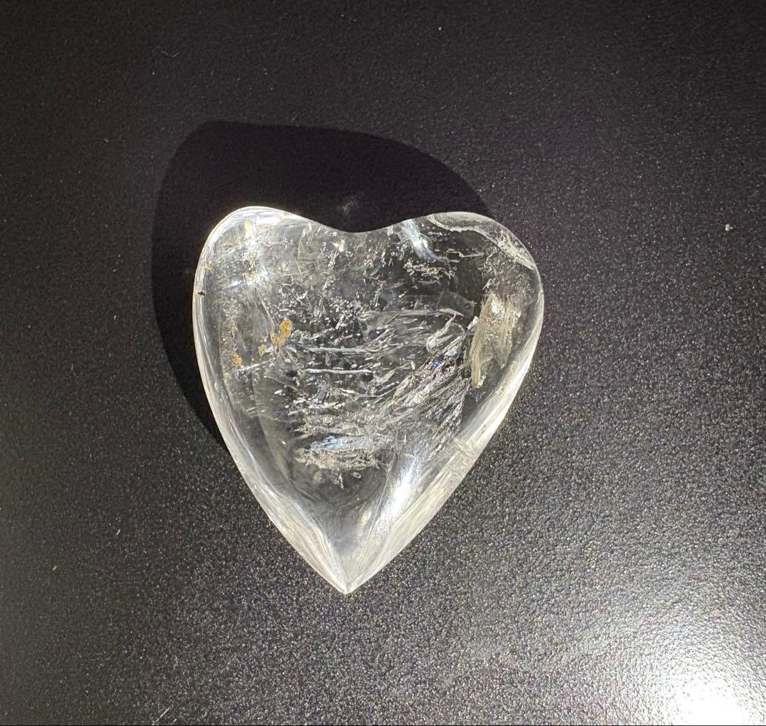 虹入り透明　水入りハート型水晶　エレスチャル 黒い流砂、古代水入り（2箇所）