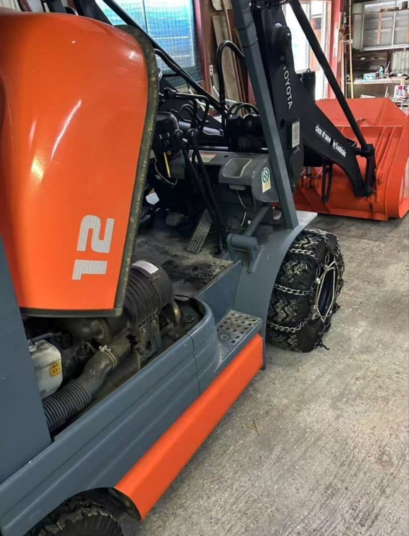 トヨタショベルローダー　4SG12 ガソリンエンジン　除雪　チェーン付き