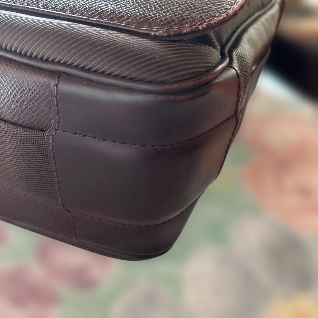 黒霧です。ルイビィトン　タイガ　メッセンジャーバック　ショルダーバック