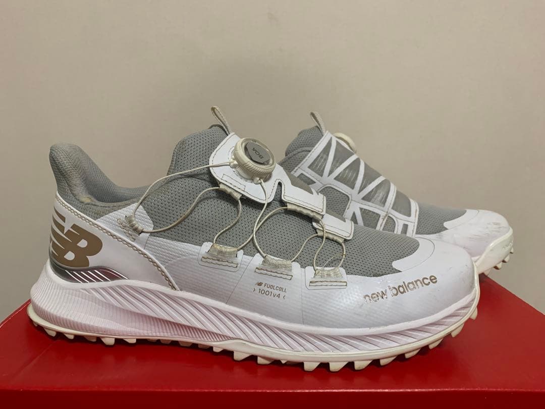 ニューバランス　スパイクレス　ゴルフシューズ