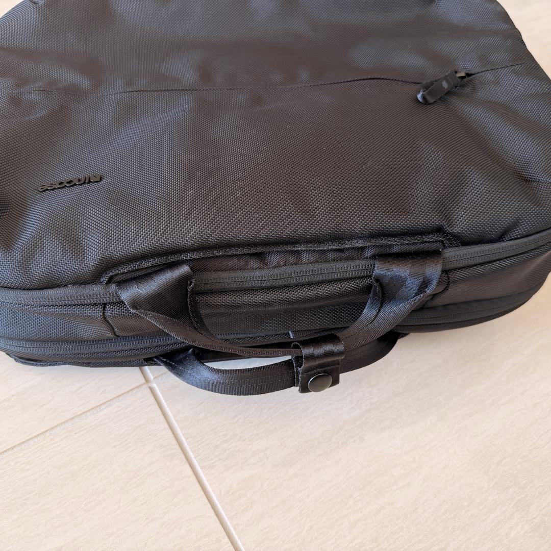 Incase Tracks Two-way Brief中古美品