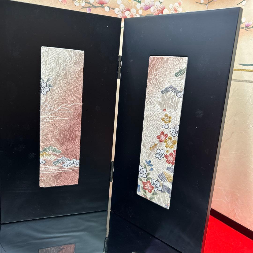 【348】ひな祭り 黒い木製飾り台 と屏風p