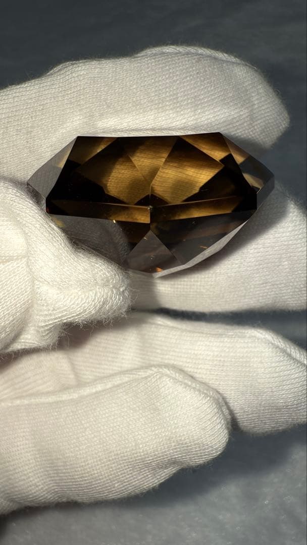 ブラジル産スモーキー宝石カット オクタゴナルモディファイドブリリアント 立体置物