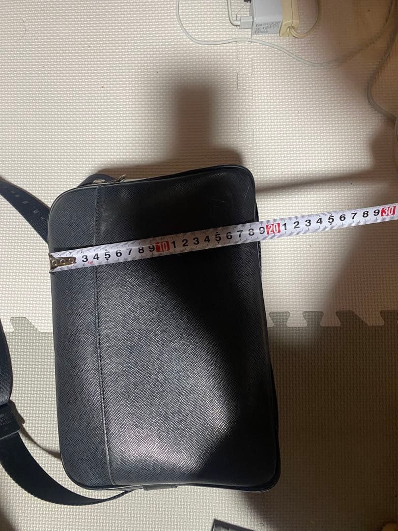 Louis Vuitton ブラックレザーショルダーバッグ