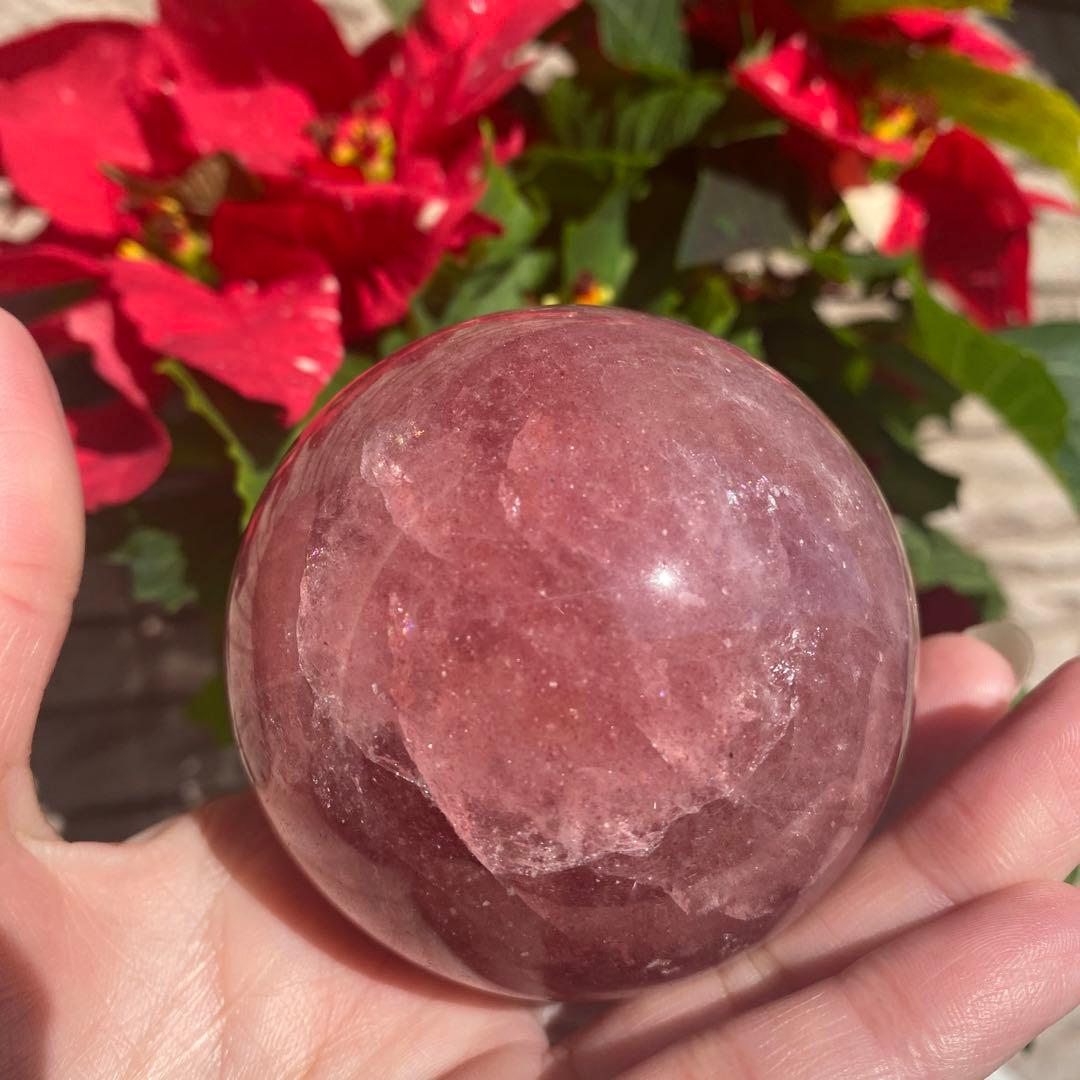 ストロベリークォーツスフィア③ マイカインストロベリー