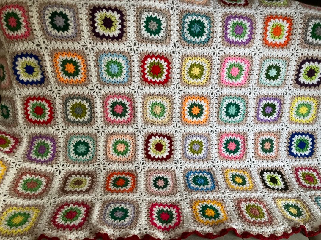 手編み　大判マルチカバー　ベッドカバー　ブランケット　グラニースクエア