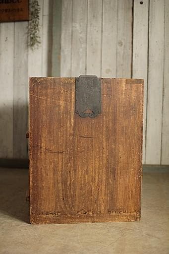 味のある前面ガラスの木製引き出し2段　食器棚　シャツケース　収納棚　古家具