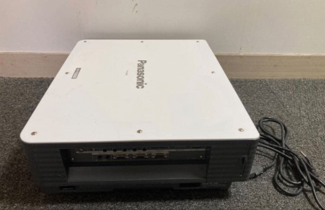 Panasonic PT-D4000 4000ルーメン　✳︎ランプ各使用1766h