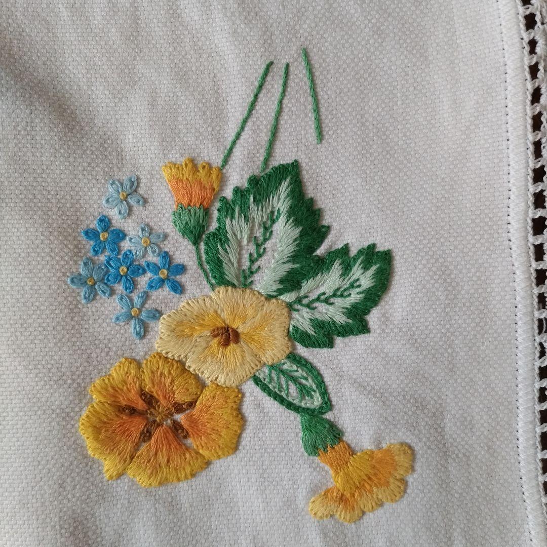 戸塚刺繍　テーブルセンター