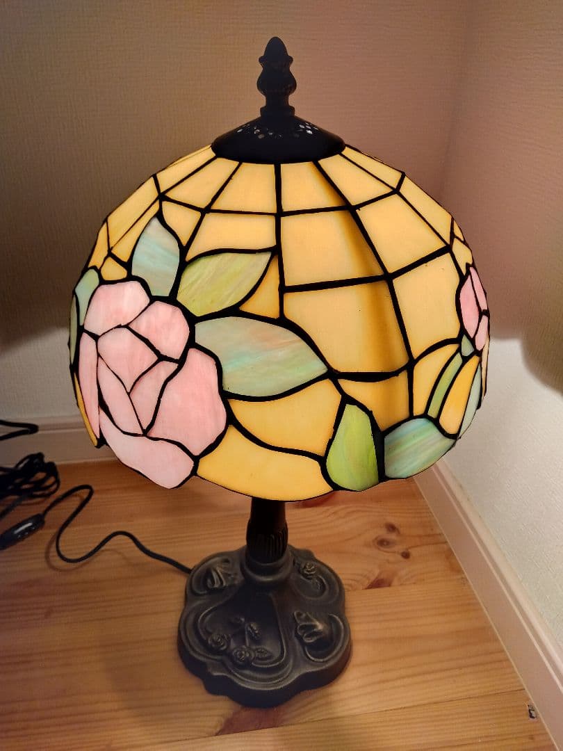 ★ティファニー調ランプ　ステンドグラス　テーブルランプ