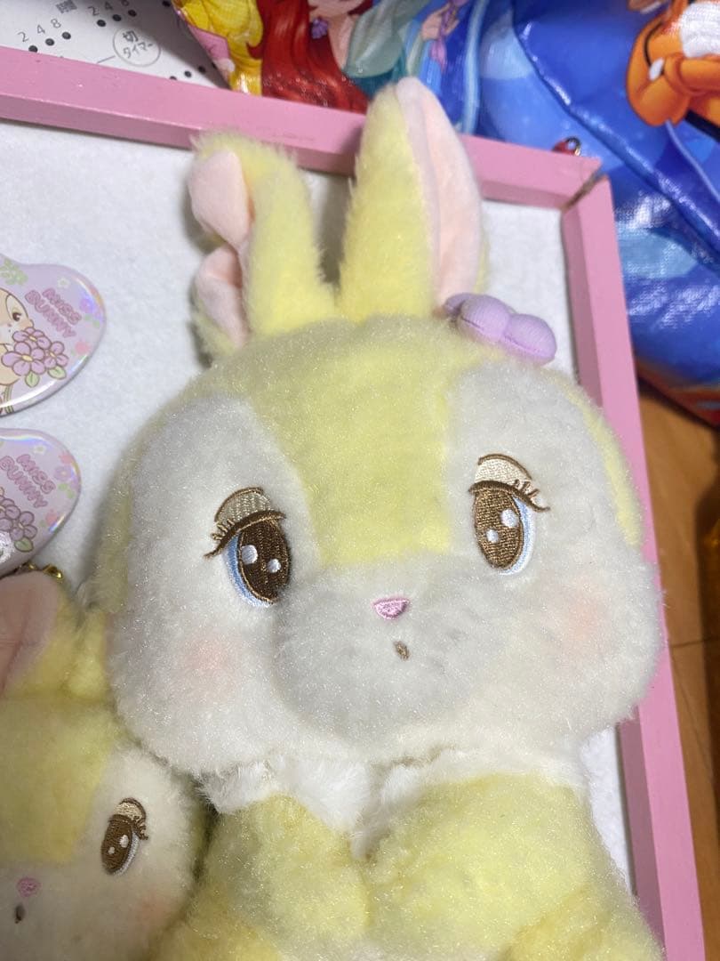 ディズニーストアmikkoミスバニーぬいぐるみキーチェーンとボールペンと缶バッジ