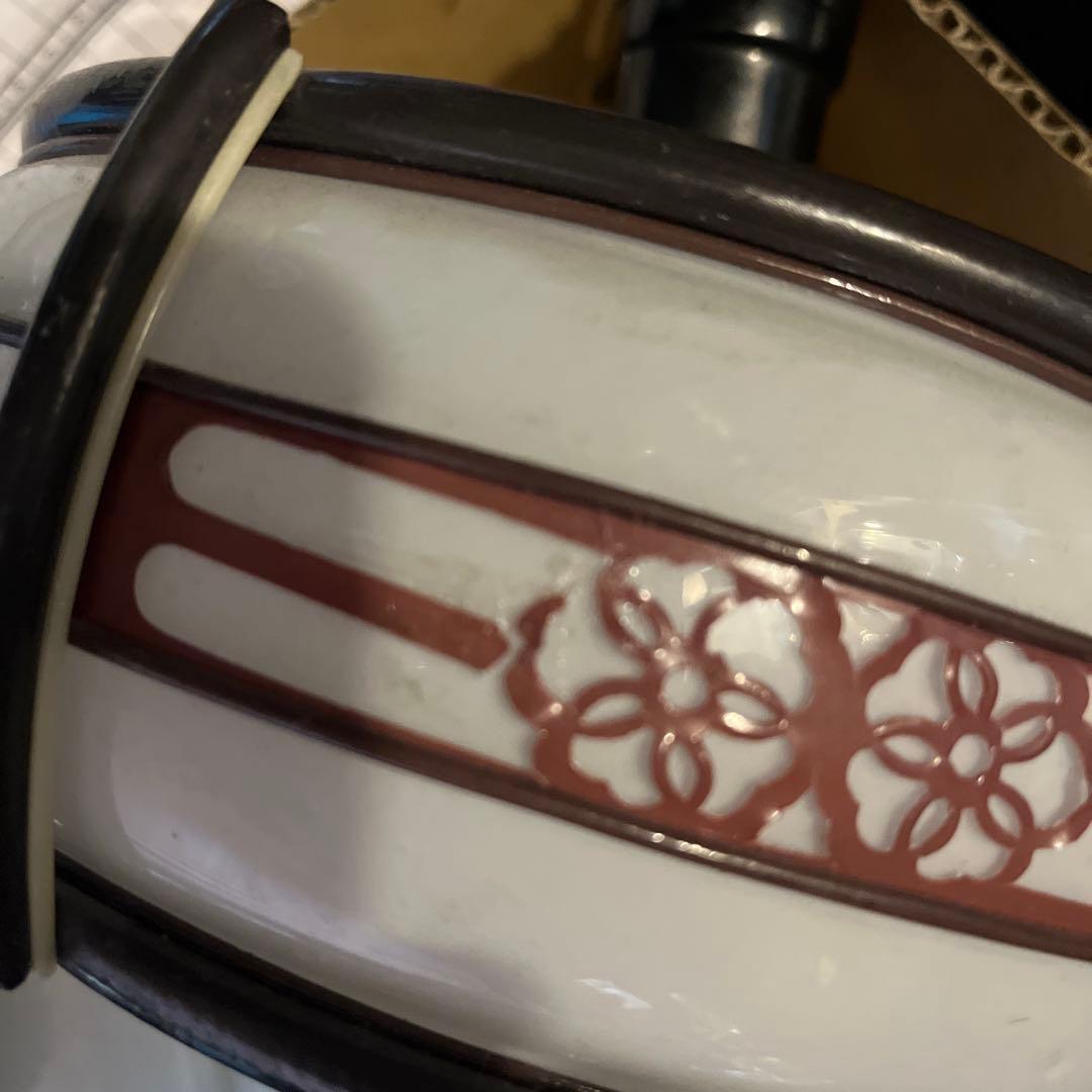 昭和レトロミルク傘ライト ホワイトのガラス製電気の傘　 花柄の装飾ガラス傘