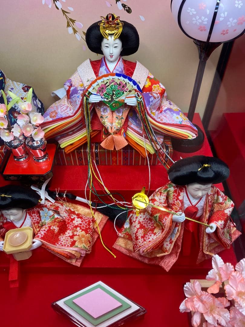 雛人形　親王五人飾りガラスケース入・間口約５４×奥行約３８×高さ約４０㎝