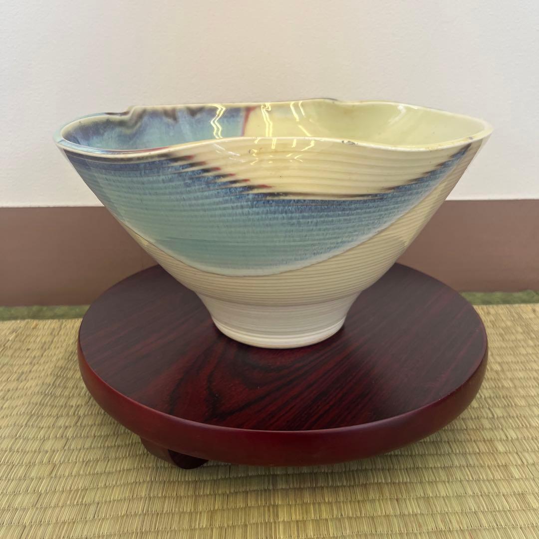 美濃焼琥山窯青白磁　模様　飾り壺　花瓶　花器　64