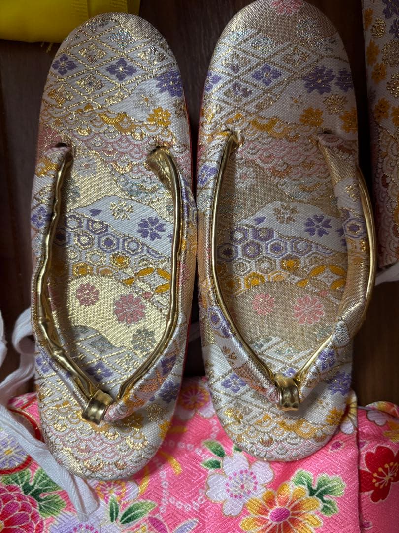 美品　定価33000円ほど！七五三花柄着物セット（ピンク・ベージュ）