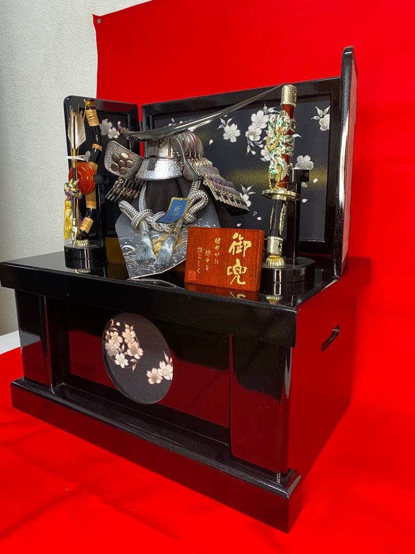 伊達政宗　五月人形　シルバー兜飾り収納セット　正絹糸　アウトレット