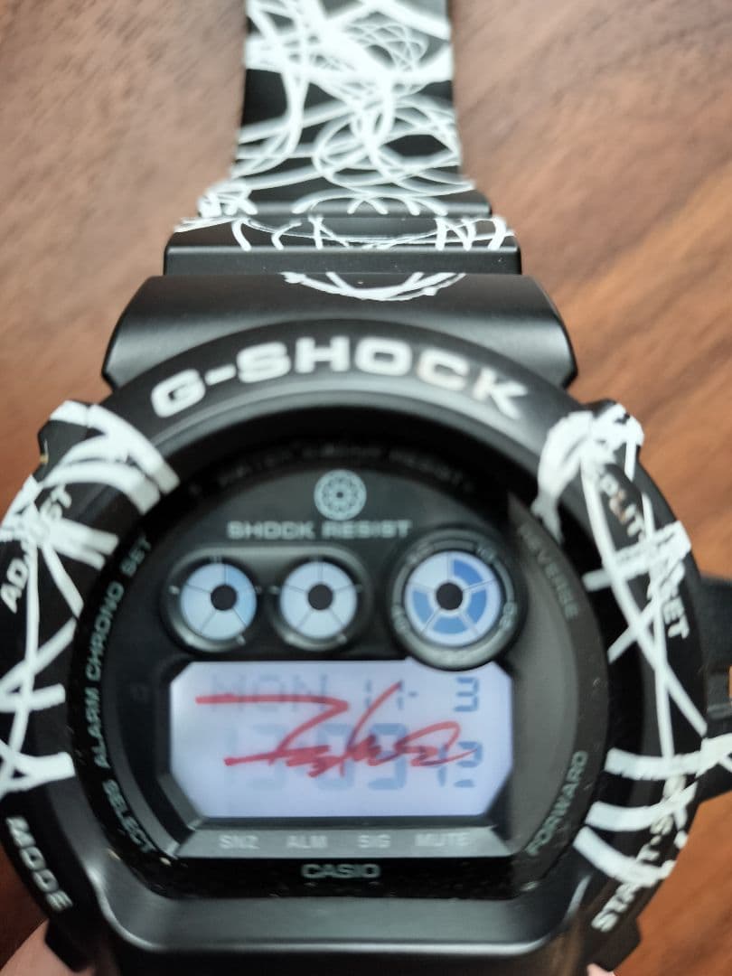 G-SHOCK FUTURA フューチュラ GD-X6900FTR-1JR