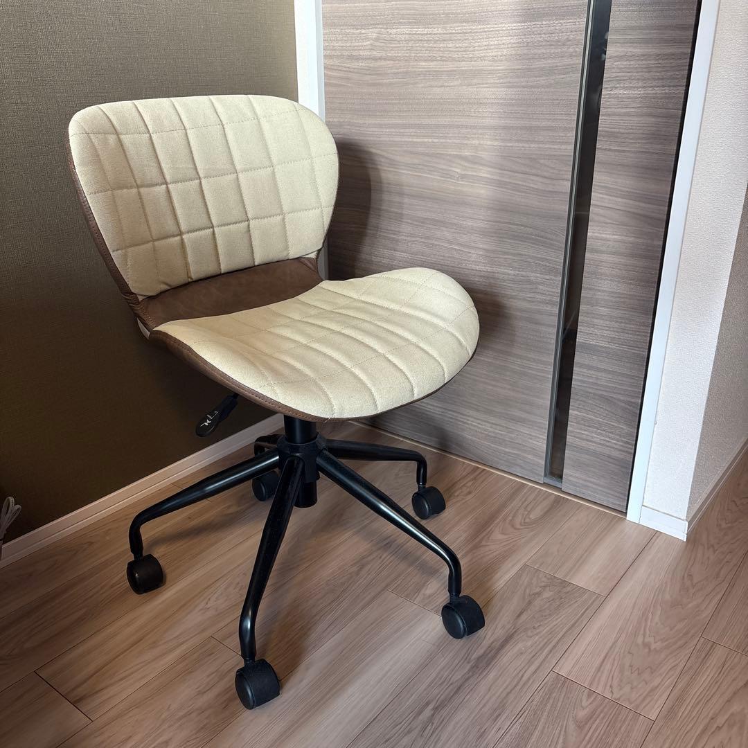 【美品】デスクチェア　ベージュ　コンパクト　おしゃれ
