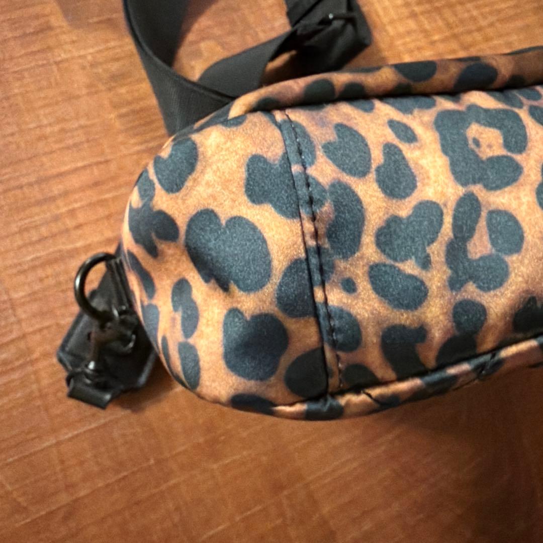 【美品】  London レオパード クロスボディバッグ