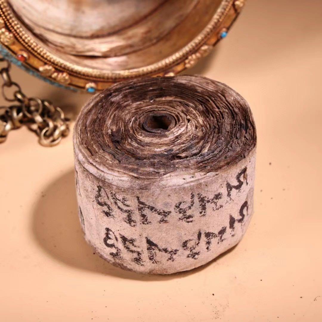 珍品、旧蔵、チベット所蔵、工芸造糸締めはめ込み宝石鎏金転経輪、経巻が入っておる