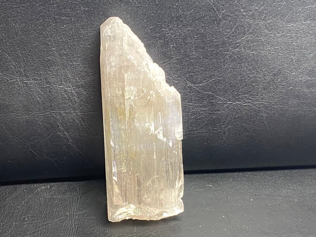 クンツァイト　リチア輝石　原石　300g