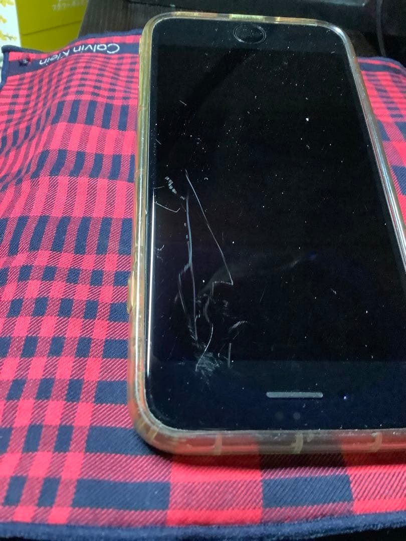 Apple iPhone SE (第3世代) 赤