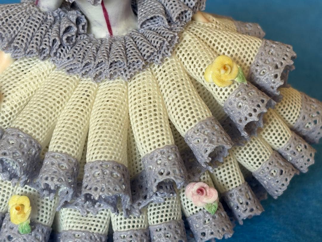 アイリッシュドレスデン　陶器製レースドレス人形　美品　インテリア　フィギュリン